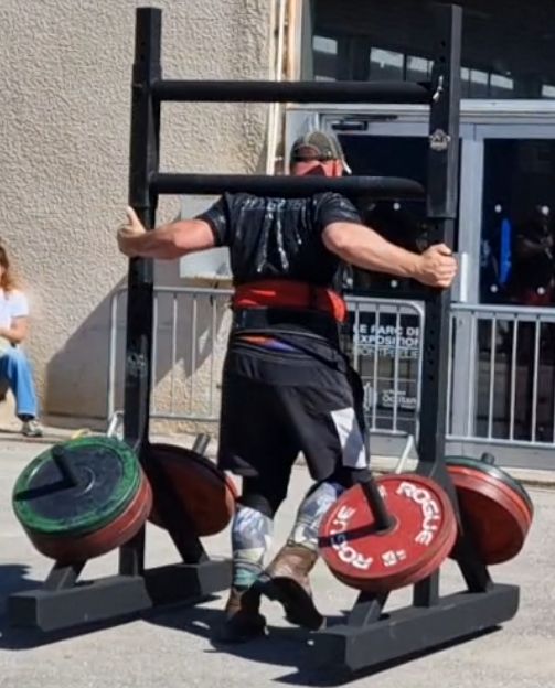Yoke strongman avec chaussure de montagne