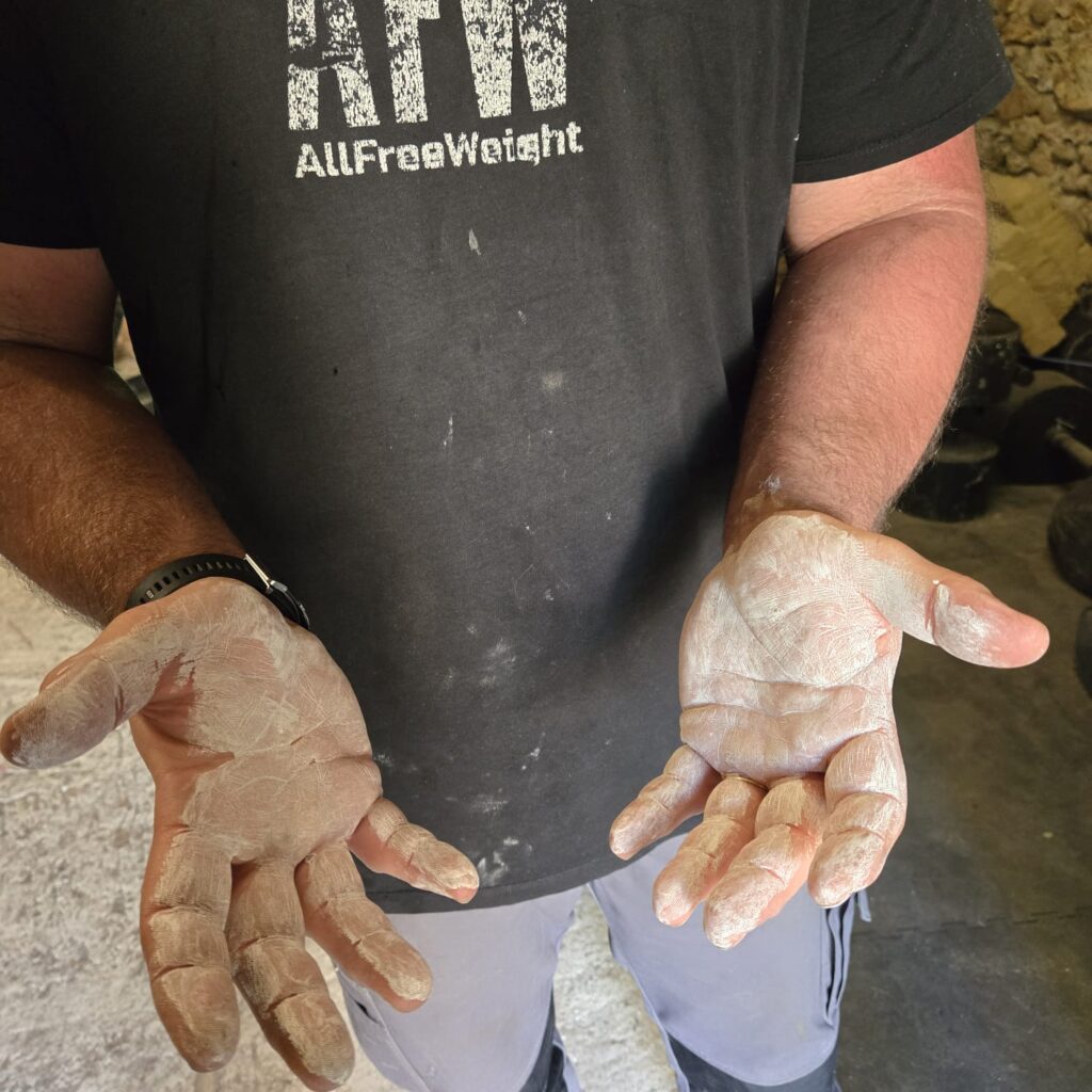 Magnésie liquide sur main pour grip